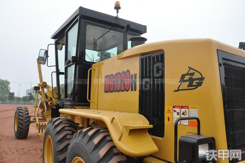 成工MG1320H平地机局部