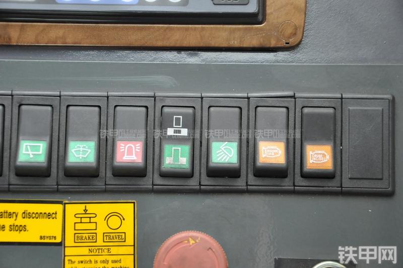 成工MG1320H平地机局部