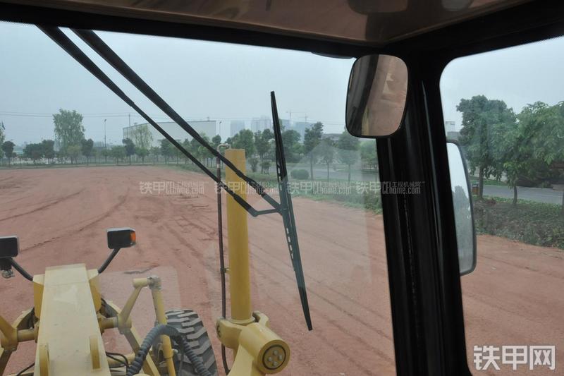 成工MG1320H平地机局部