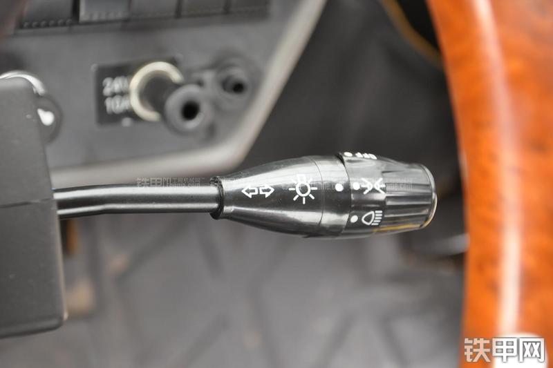 成工CG990H装载机局部