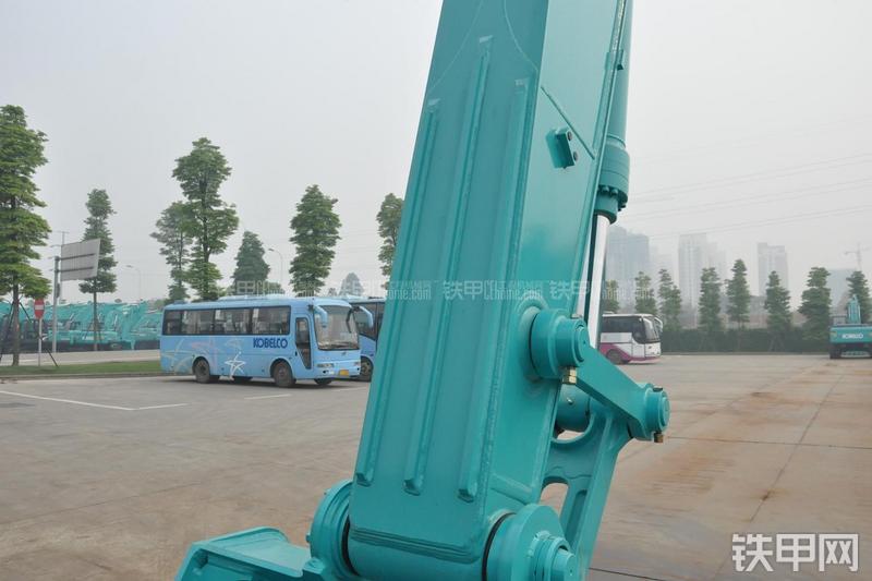 神钢SK200-8挖掘机局部