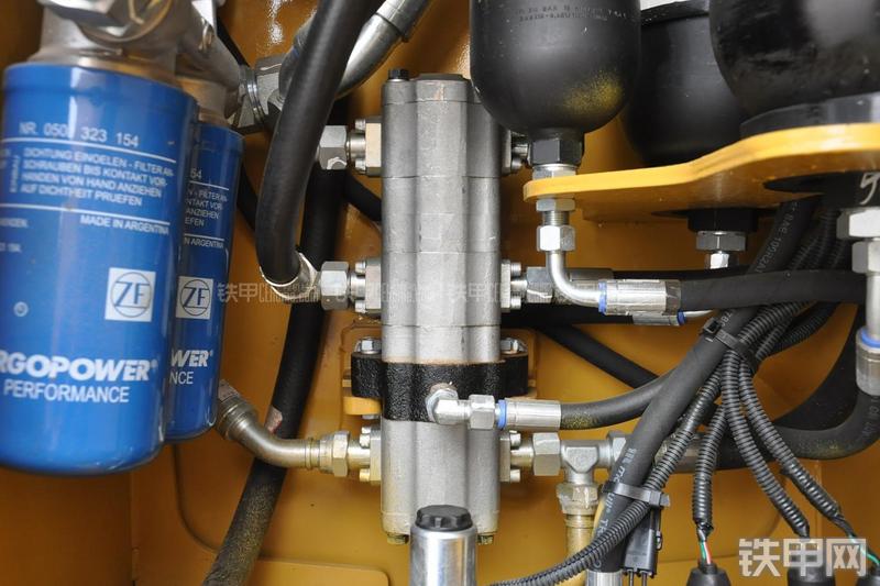 成工CG990H装载机局部