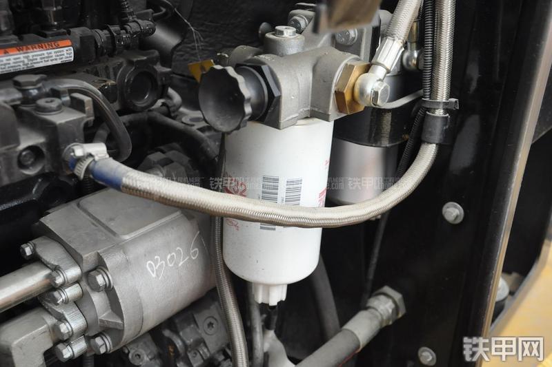 成工MG1320H平地机局部