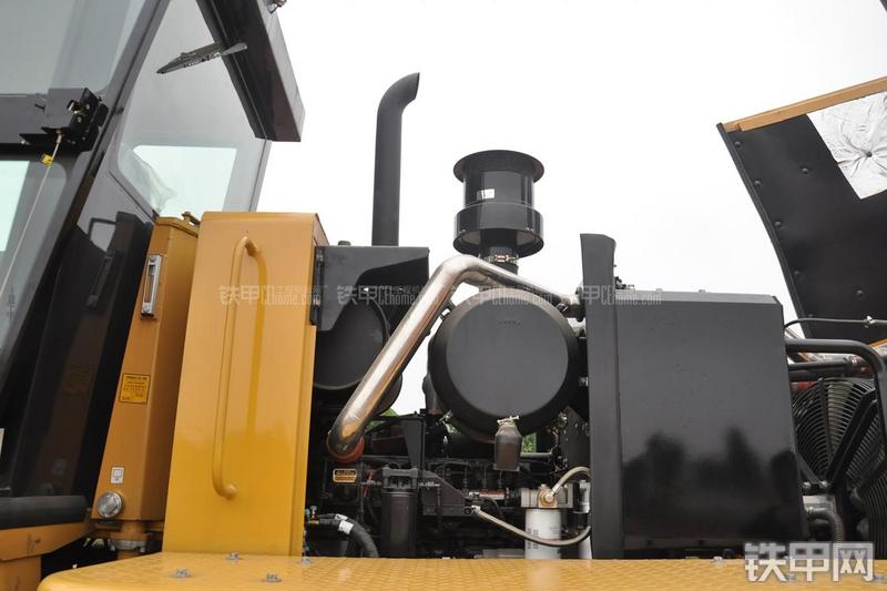 成工MG1320H平地机局部