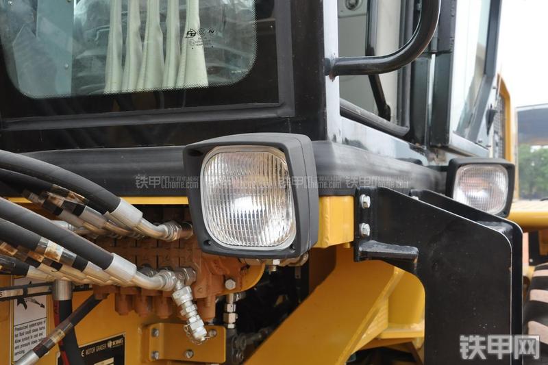 成工MG1320H平地机局部