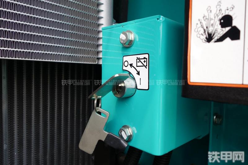 神钢SK250-8挖掘机局部