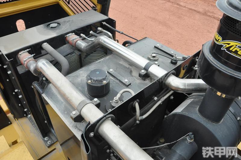 成工MG1320H平地机局部