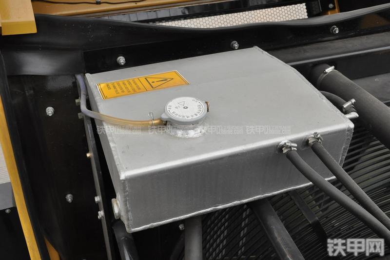 成工CG990H装载机局部