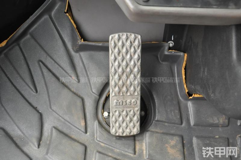 成工CG990H装载机局部