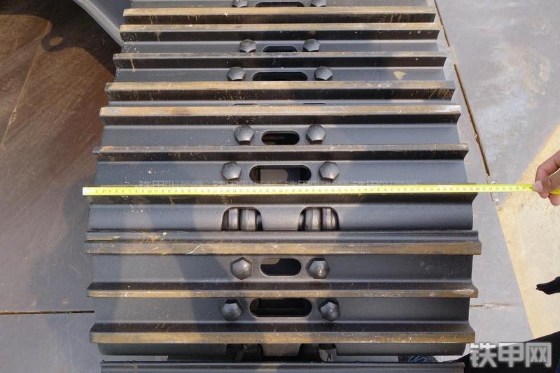 神钢SK250-8挖掘机局部