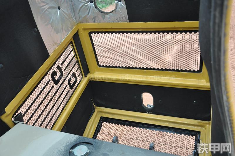 成工MG1320H平地机局部