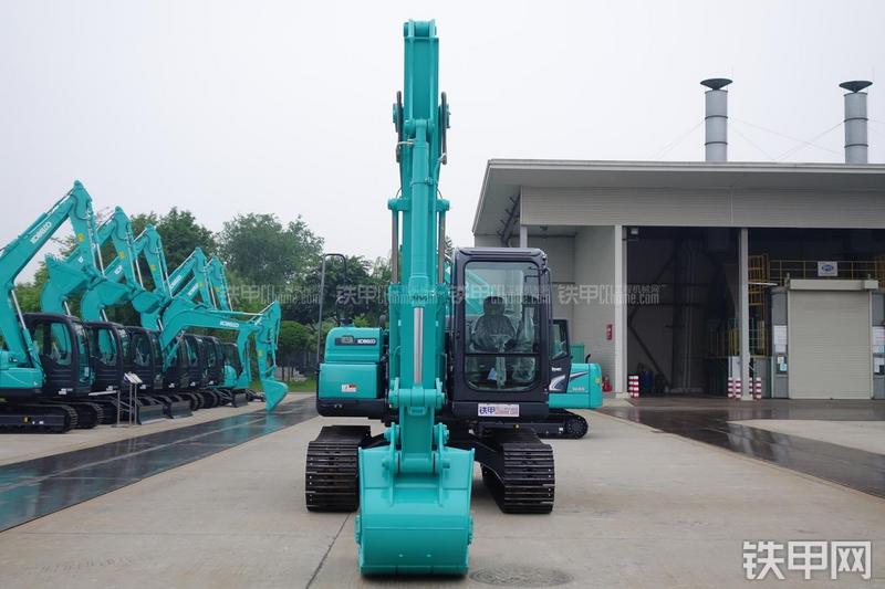 神钢SK130-8挖掘机局部