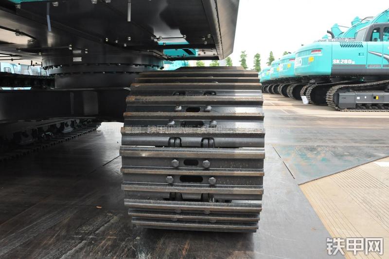 神钢SK270D挖掘机局部