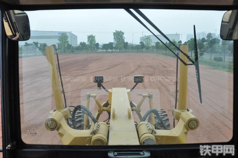 成工MG1320H平地机局部