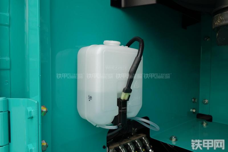 神钢SK250-8挖掘机局部