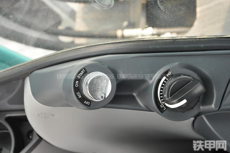 神钢SK250-8挖掘机局部