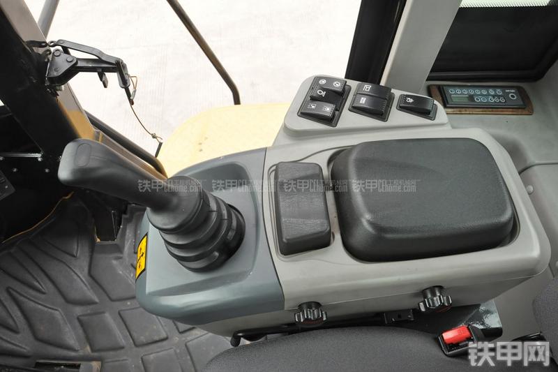 成工CG990H装载机局部