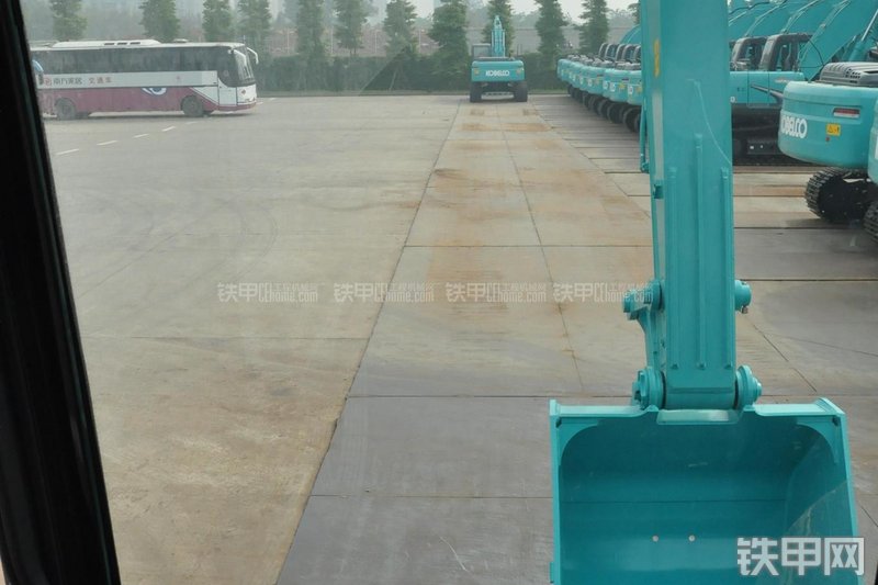 神钢SK200-8挖掘机局部