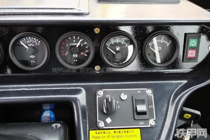 成工CGC18叉装车局部