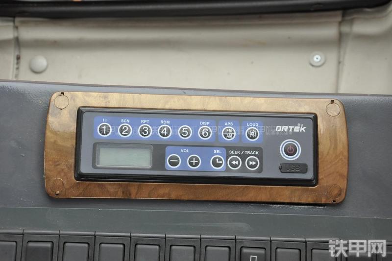 成工MG1320H平地机局部