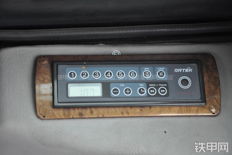 成工CG990H装载机局部