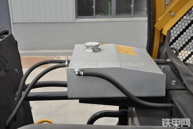 成工CG990H装载机局部