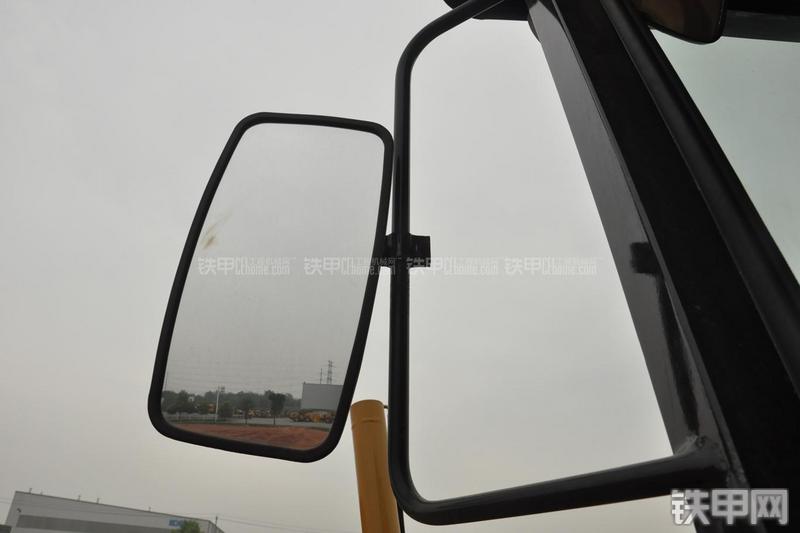 成工MG1320H平地机局部