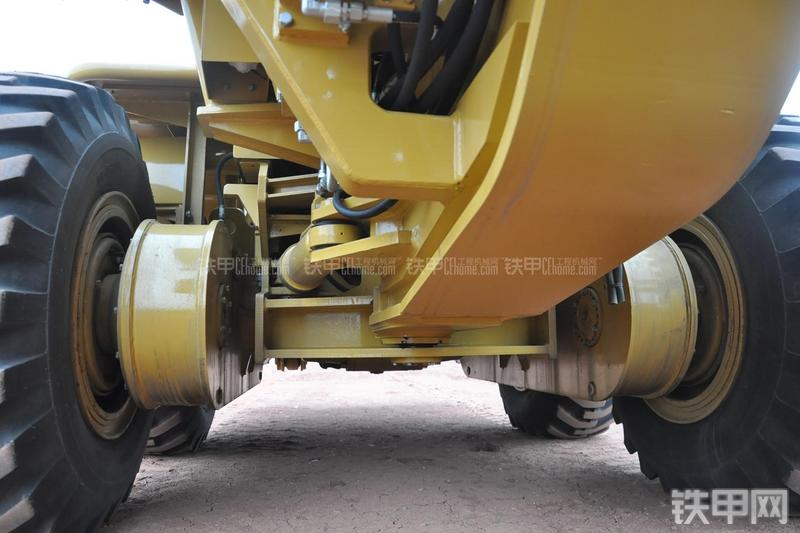 成工MG1320H平地机局部