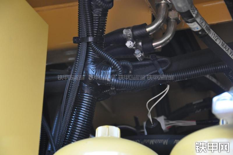 成工MG1320H平地机局部