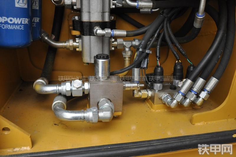 成工CG990H装载机局部