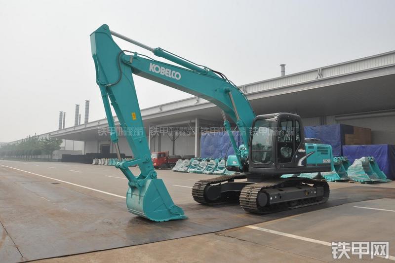 神钢SK200-8挖掘机整机外观