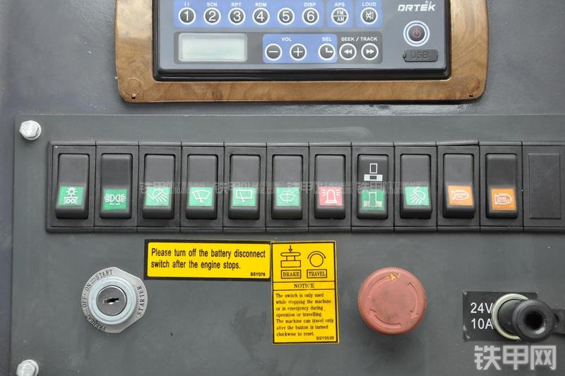 成工MG1320H平地机局部