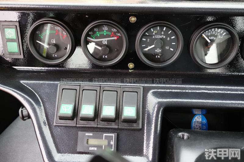 成工CGC18叉装车局部