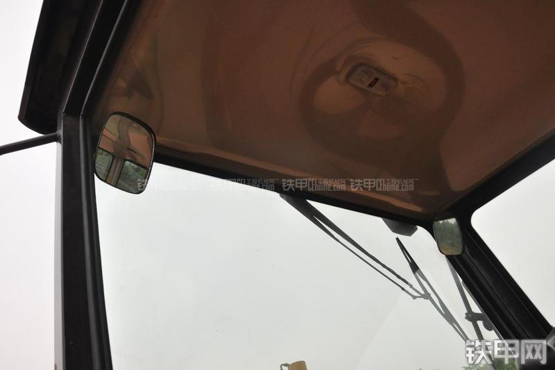 成工MG1320H平地机局部