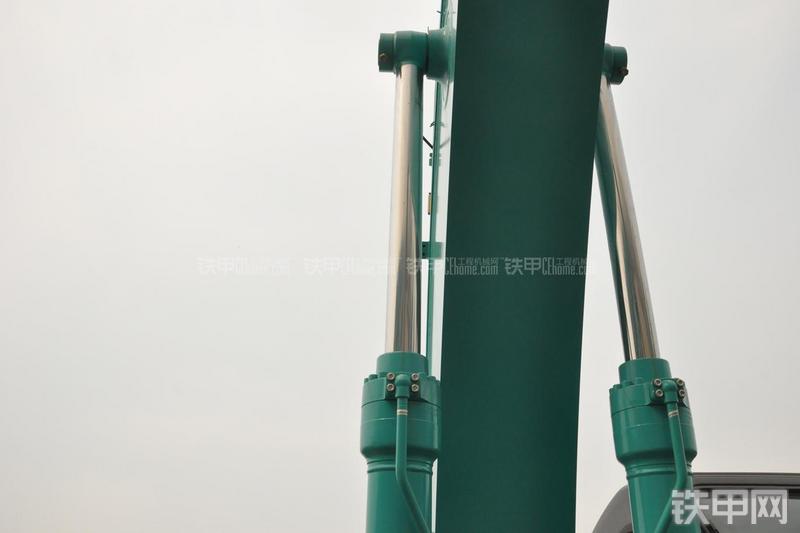 神钢SK200-8挖掘机局部