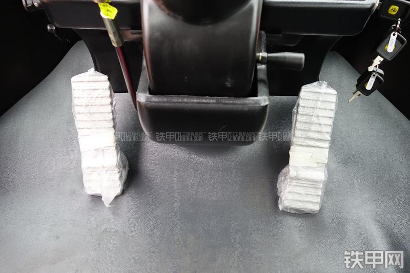 成工CGC18叉装车局部