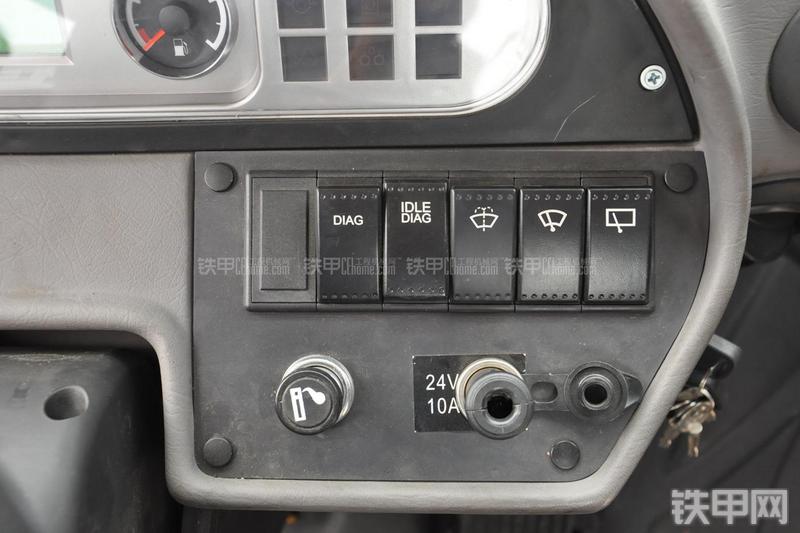 成工CG990H装载机局部