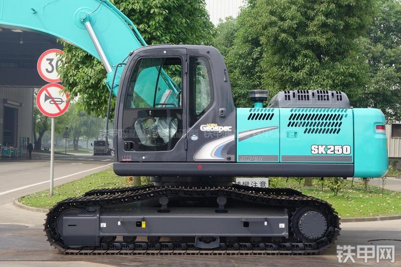 神钢SK250-8挖掘机整机外观
