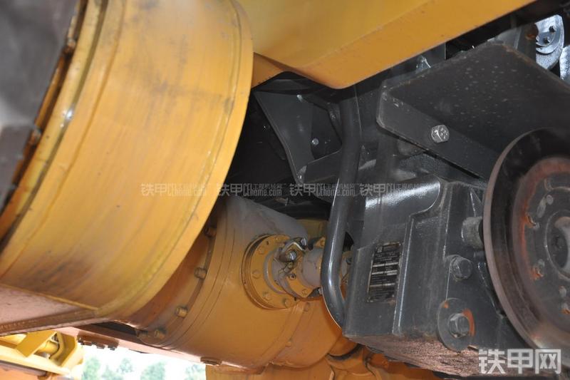 成工MG1320H平地机局部