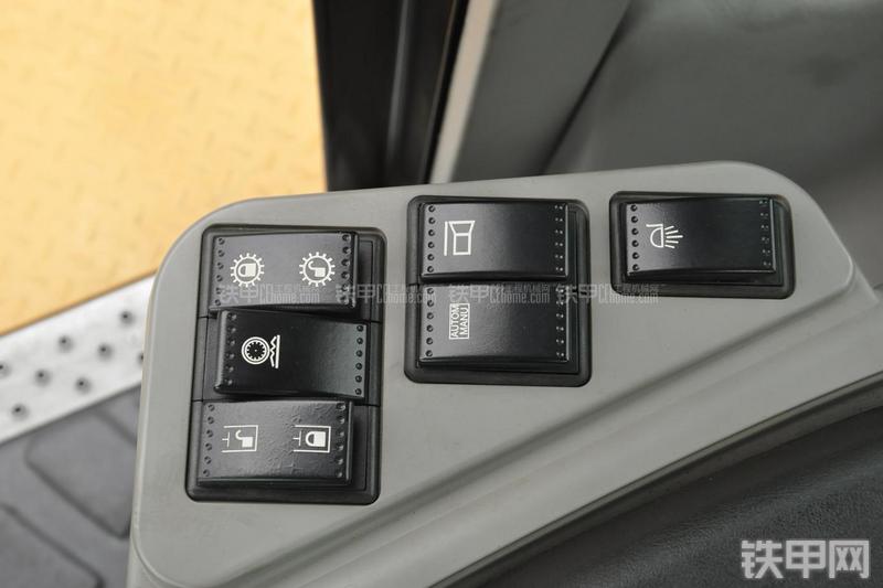 成工CG990H装载机局部