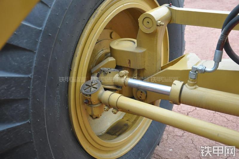 成工MG1320H平地机局部