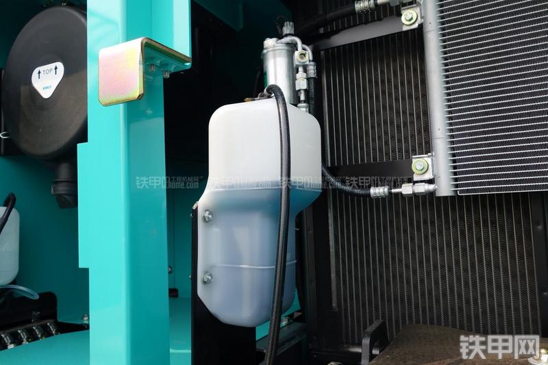 神钢SK250-8挖掘机局部