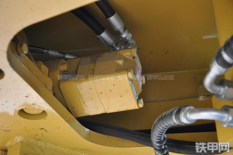 成工MG1320H平地机局部