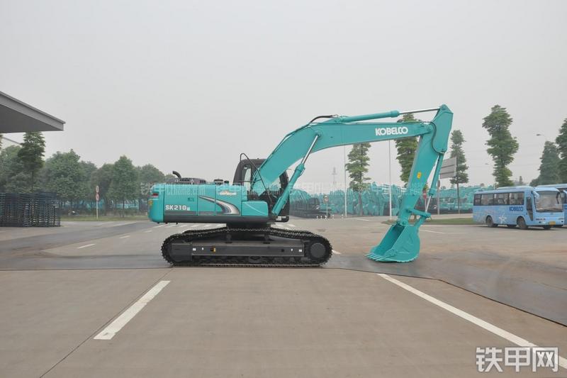 神钢SK210LC-8-domestic挖掘机整机外观