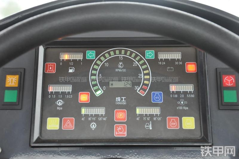 成工MG1320H平地机局部