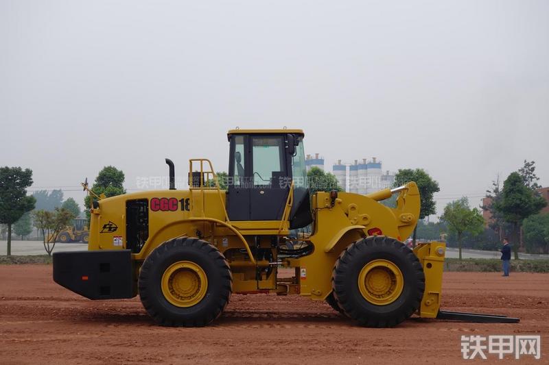 成工CGC18叉装车整机外观