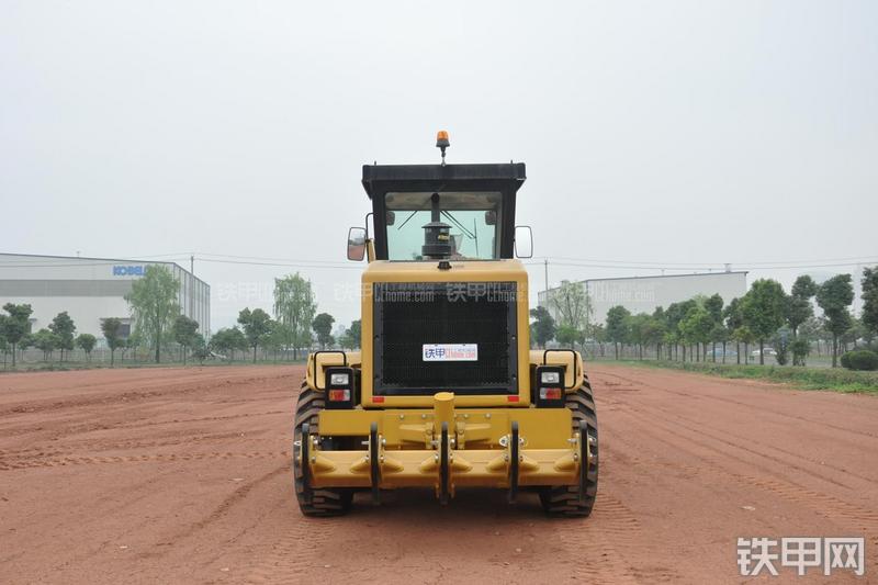 成工MG1320H平地机整机外观