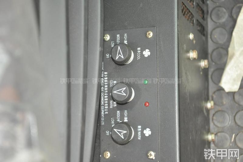 成工MG1320H平地机局部