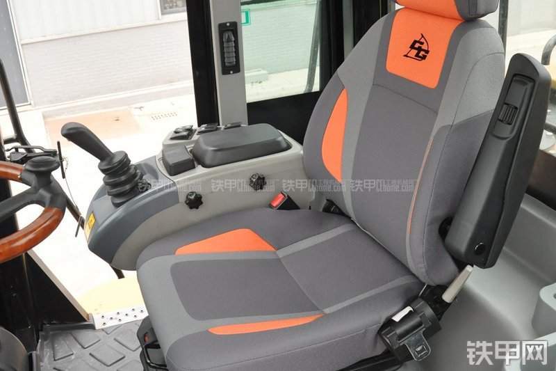 成工CG990H装载机局部