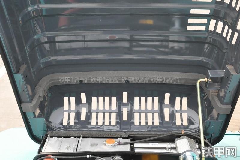 神钢SK270D挖掘机局部